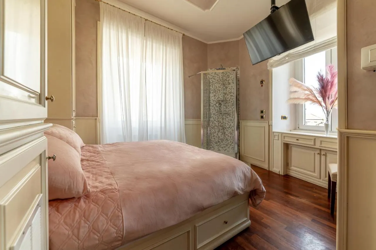 Downtown Luxury B&B - Termini Train Station Rome Bed & Breakfast