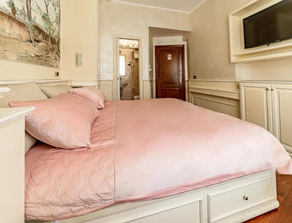 Downtown Luxury B&B - Termini Train Station Rome Italy